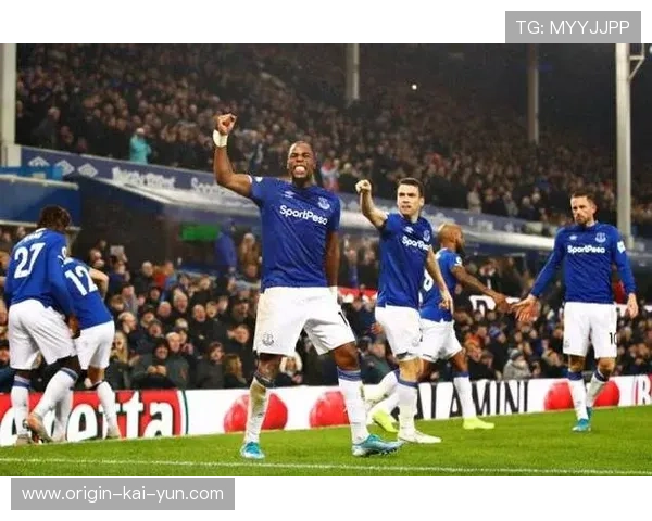 纽卡斯尔联队形被自己推进拉得更开