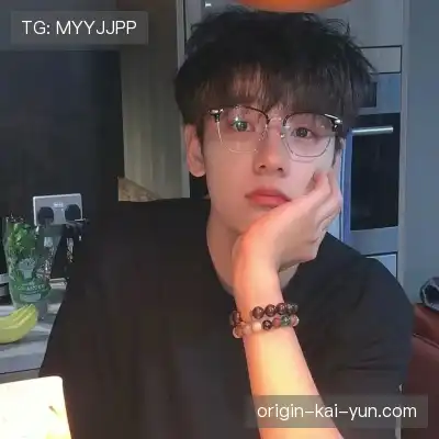 薄霜凤